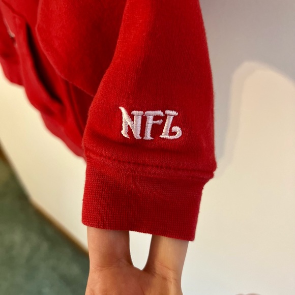 ⭐️EUC ⭐️NFL Buccaneers ⭐️18 months - Picture 2 of 2